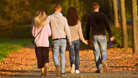 lidé park strolling-3755342 1280